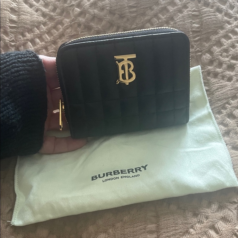 NWOT Burberry mini Lola Quilted Lambskin zip around wallet